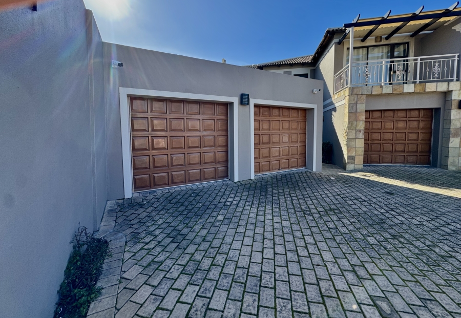 3 Bedroom Property for Sale in Waves Edge Western Cape